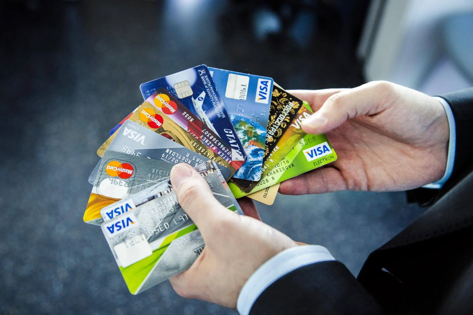 Pulsuz plastik kart veren banklar hansilardir